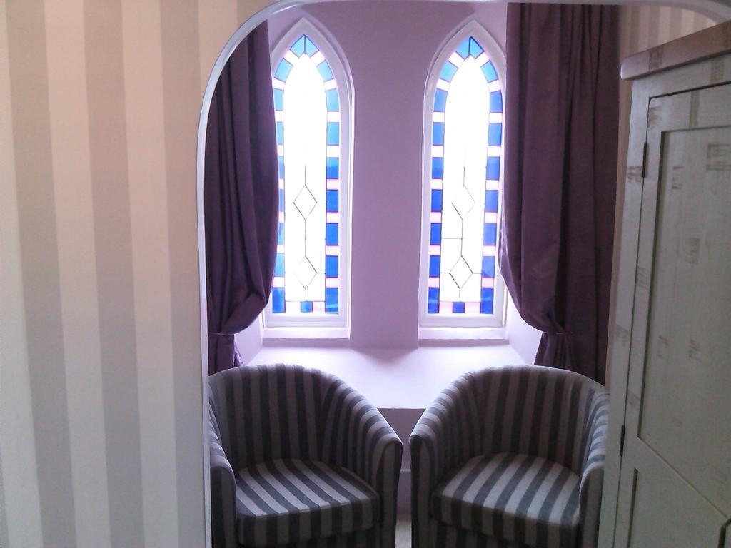 The Old Chapel B&B Lostwithiel Room photo